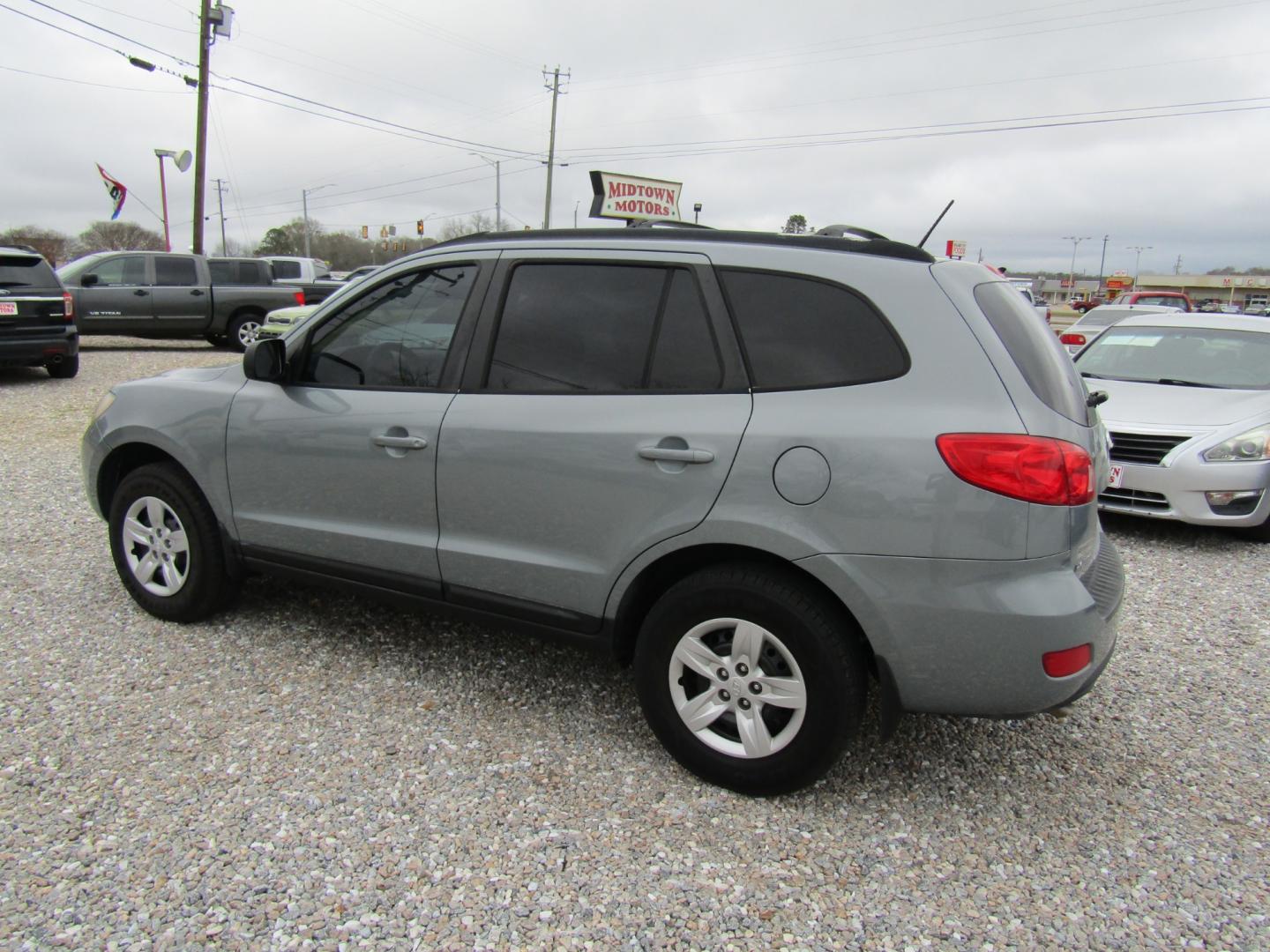 2009 Silver Hyundai Santa Fe GLS (5NMSG13D99H) with an 2.7L V6 DOHC 24V engine, Automatic transmission, located at 15016 S Hwy 231, Midland City, AL, 36350, (334) 983-3001, 31.306210, -85.495277 - Photo#5